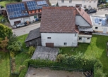 Aussenansichten - Bauernhaus mit Nebengebäuden/Schuppen und schönem Grundstück