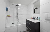 Badezimmer - Modern renovierte 4,5-Zimmerwohnung mit großzügigem Wohnkomfort