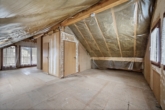 Dachgeschoss - WEBER-Haus mit Ausbau-Potential auf ca. 120m²