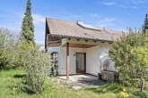 Ansicht mit Terrasse - WEBER-Haus mit Ausbau-Potential auf ca. 120m²