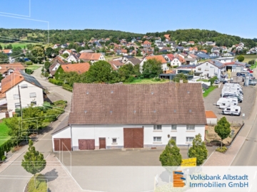 Bauernhaus mit Nebengebäuden und großem Grundstück, 72477 Schwenningen, Bauernhaus