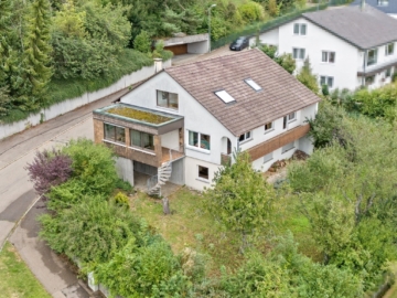 Großzügiges Ein-/Zweifamilienhaus mit Potential, 72458 Albstadt, Einfamilienhaus
