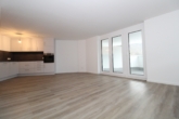 Wohnzimmer mit Küchenzeile (Beispielwohnung) - WOHNEN. ERLEBEN.