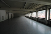 Beispiellagerhalle OG - Flexibel aufteilbare Produktions-, Lager- und Büroflächen mit Laderampe und 4t Aufzug