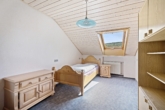 Schlafzimmer - Großzügiges Zweifamilienhaus mit schönem Garten und zwei Garagen