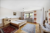 Schlafzimmer - Großzügiges Zweifamilienhaus mit schönem Garten und zwei Garagen
