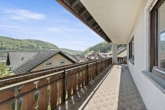 Balkon - Großzügiges Zweifamilienhaus mit schönem Garten und zwei Garagen
