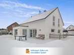 Ansicht mit Garten - Einziehen und Wohlfühlen – Neubau aus 2019 von Denkinger