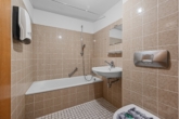 Bad - Vielseitig nutzbare Wohnung mit TG-Stellplatz
