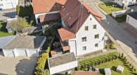 Ansicht vorne - Charmante Doppelhaushälfte mit Garten und Balkon