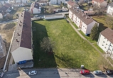 Ansicht - Investition mit Zukunft: Mehrfamilienhaus mit 18 Wohnungen, 7 Garagen und 10 Stellplätzen