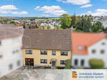 Großes Einfamilienhaus in zentrumsnaher Lage, 72510 Stetten, Reihenmittelhaus