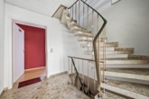 Treppenaufgang - Schöne 3,5-Zimmer-Wohnung mit Balkon, Garten und Garage